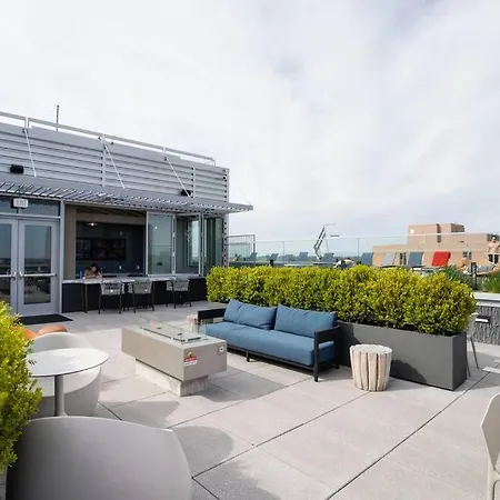 Stylish Condo At Clarendon With Rooftop Views Arlington Esterno foto