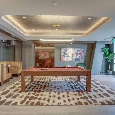 Stylish Condo At Clarendon With Rooftop Views Arlington Esterno foto