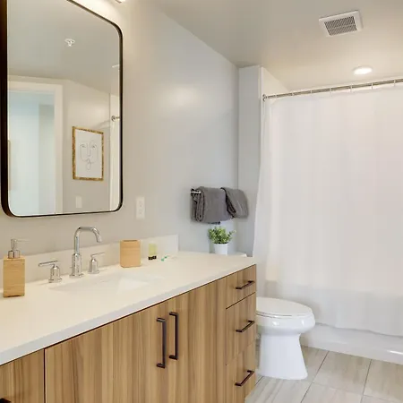 Stylish Condo At Clarendon With Rooftop Views Arlington Esterno foto