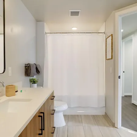 Stylish Condo At Clarendon With Rooftop Views Arlington Esterno foto