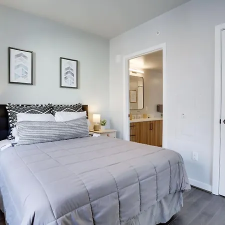 Stylish Condo At Clarendon With Rooftop Views Arlington Esterno foto