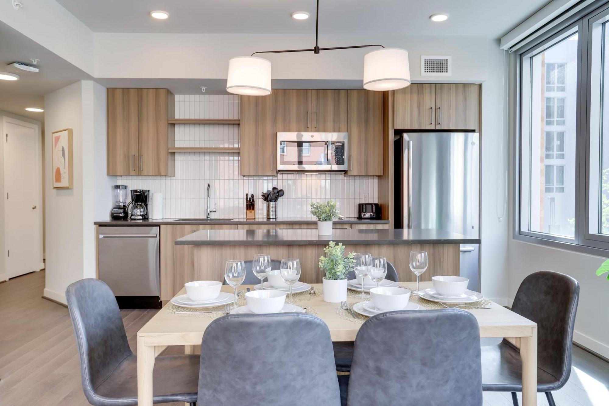 Stylish At Clarendon With Rooftop Views * Arlington