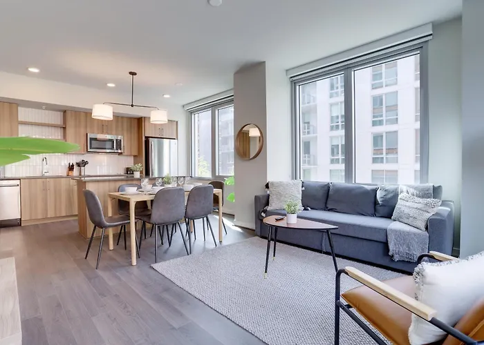 Stylish Condo At Clarendon With Rooftop Views