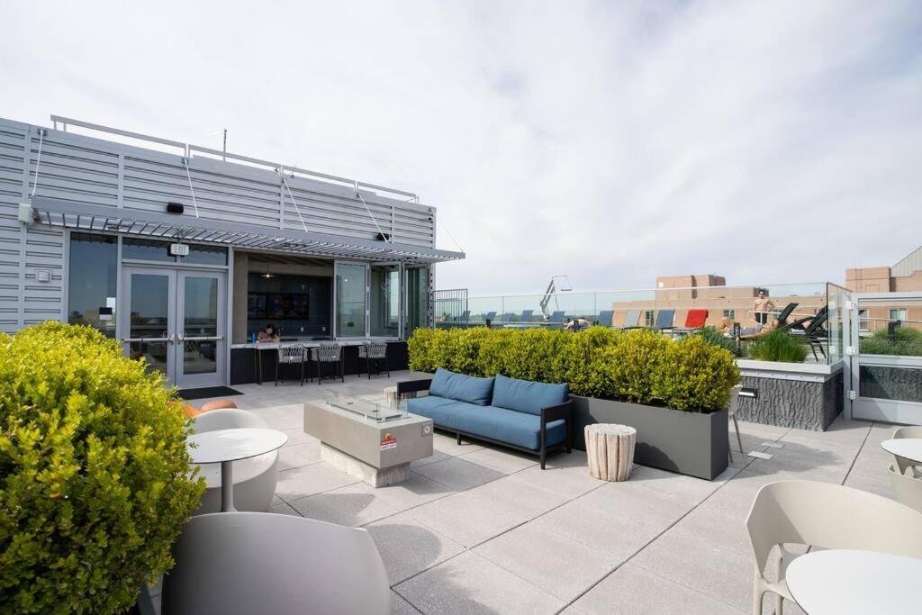 Stylish At Clarendon With Rooftop Views