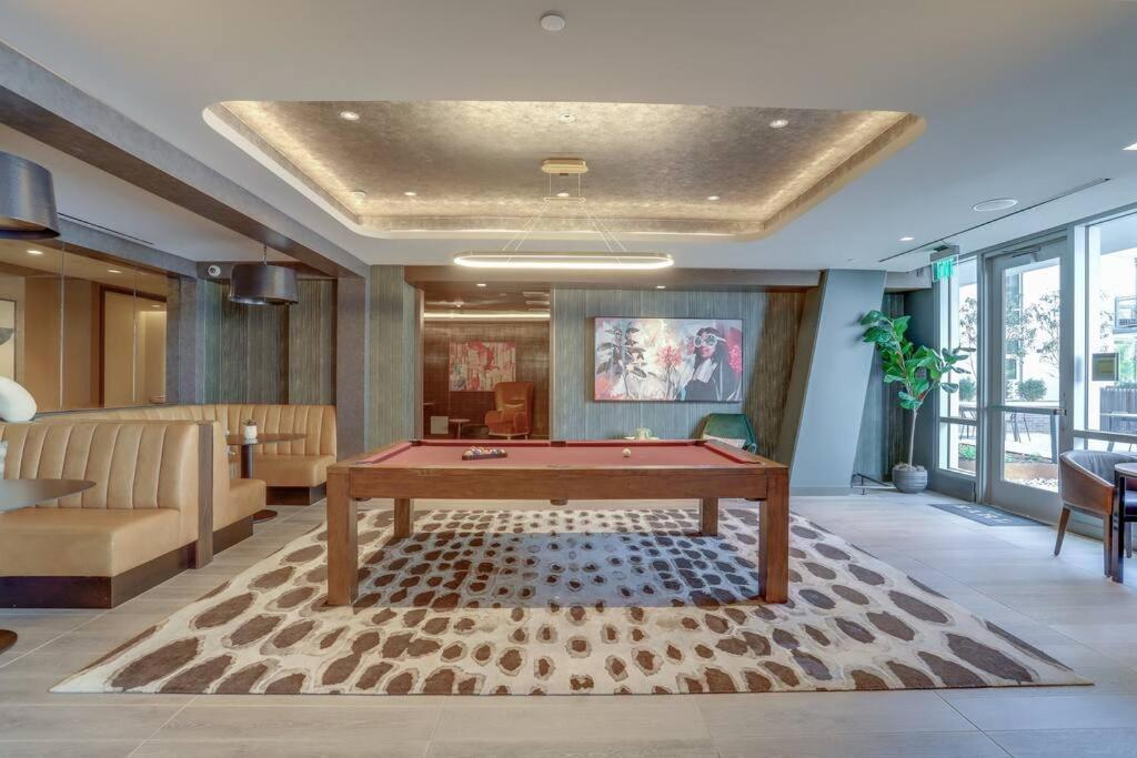 Stylish At Clarendon With Rooftop Views * Arlington