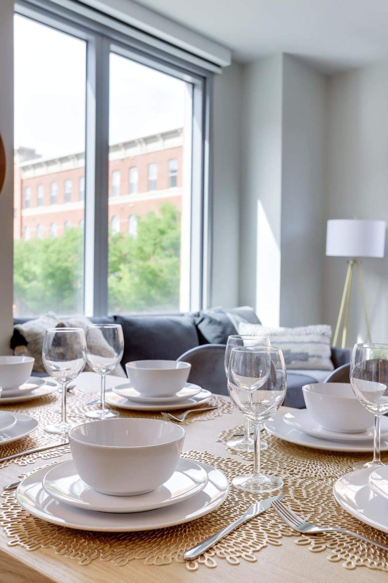 Stylish At Clarendon With Rooftop Views