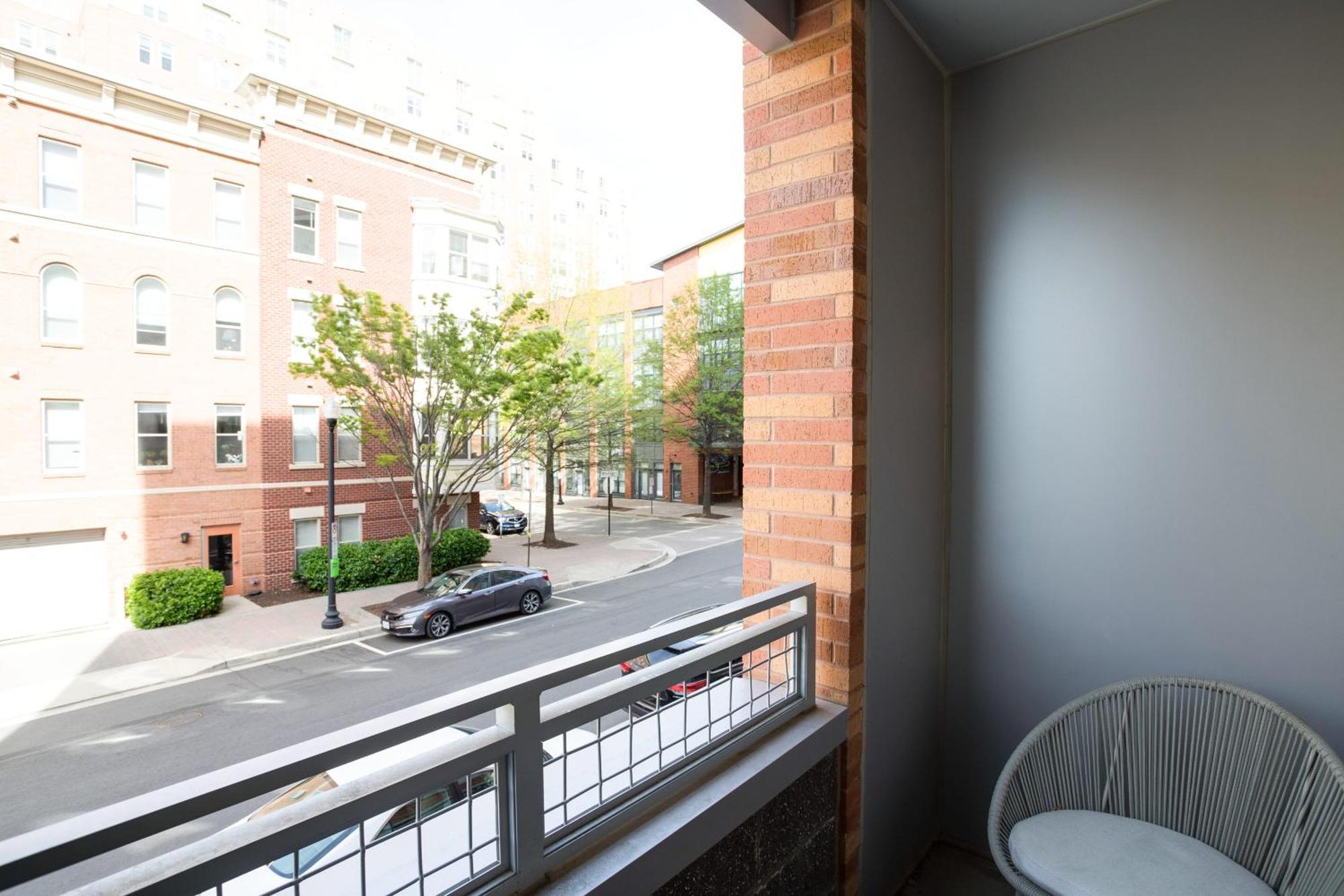Stylish At Clarendon With Rooftop Views *